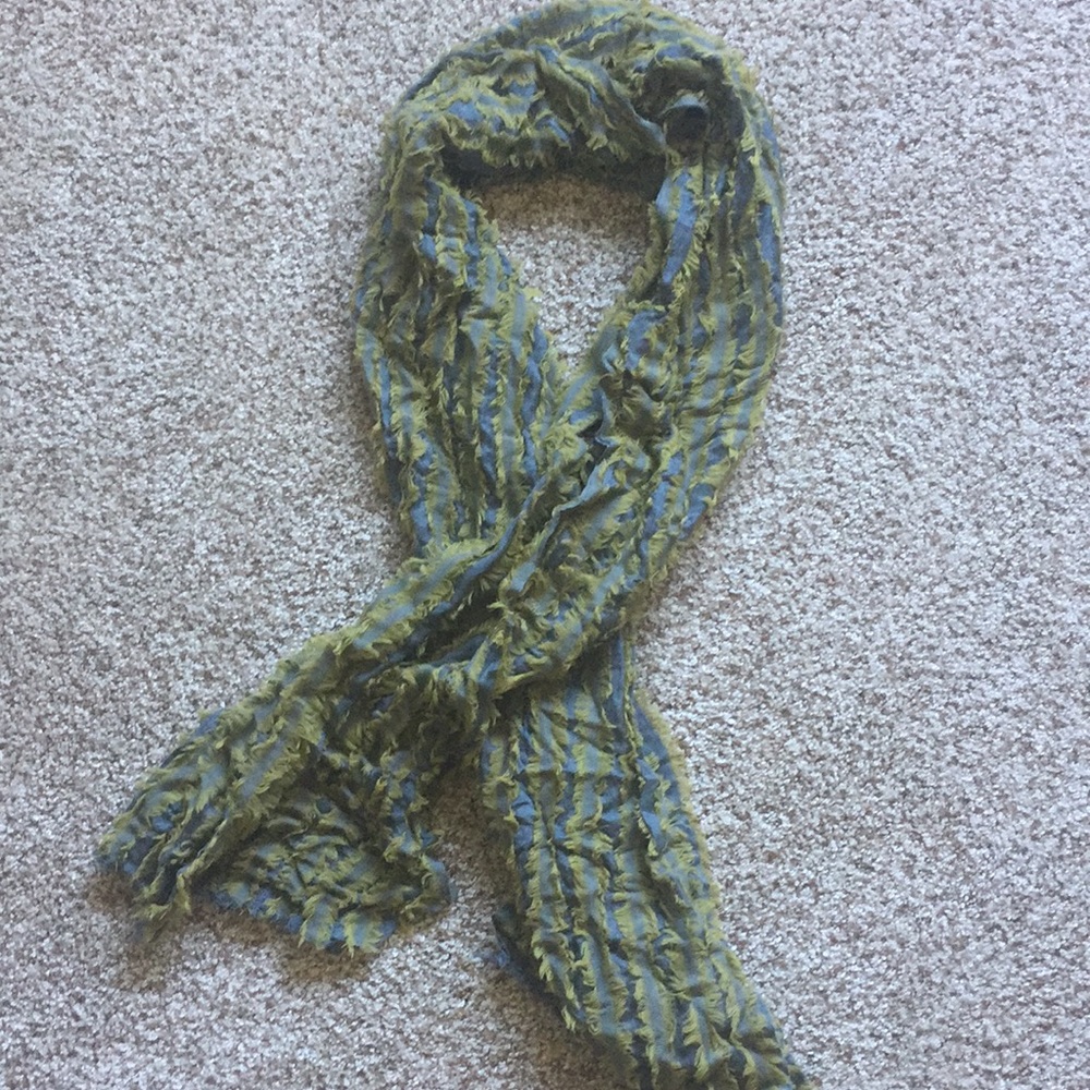 Lightweight Scarf with Fringe Detailing